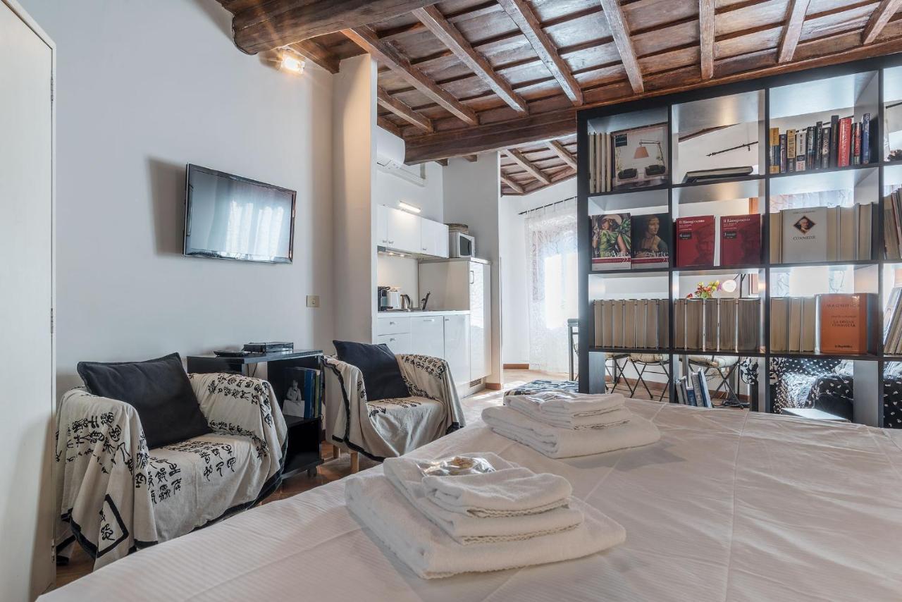 Apartment Black White Rom
